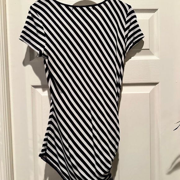 Women’s Max Studio Top - Picture 3 of 4